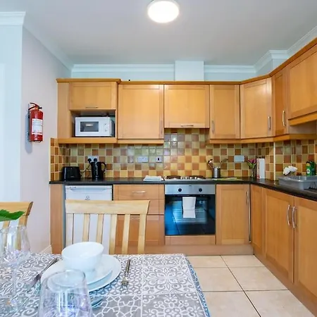 Vakantiehuis 74 - 4 Bed Townhouse With Parking Galway